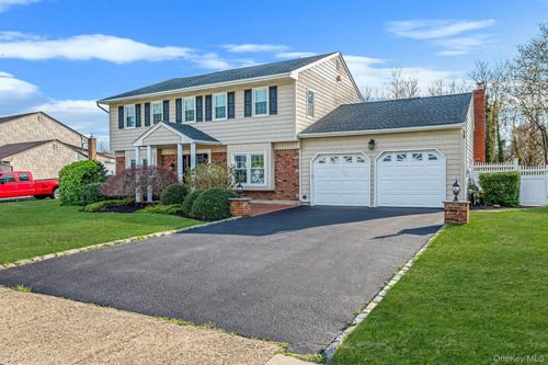 128 Pace Dr S, West Islip, NY, 11795-5128 | Card Image