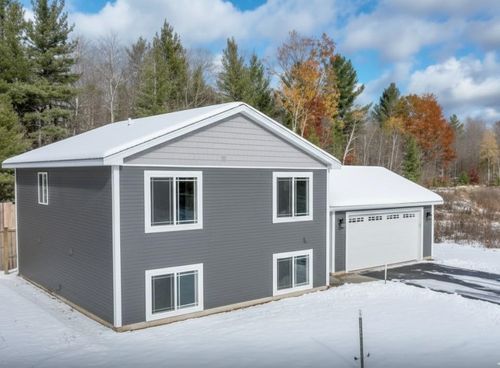 4860 Meadowlark Ln, Traverse City, MI, 49685-8751 | Card Image