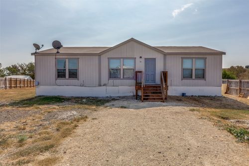 346 Rancho Linda Dr, Lockhart, TX, 78644-2826 | Card Image