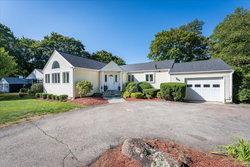 88 Oak Ridge Rd, Pleasantville, NY, 10570-1310 | Card Image