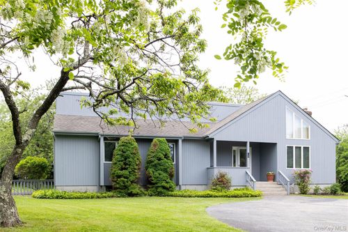 100 Bayberry Ln, Southold, NY, 11971-1341 | Card Image