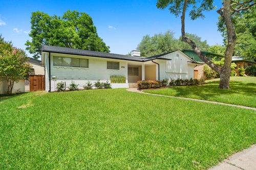 9735 Queenswood Ln, Dallas, TX, 75238-2115 | Card Image