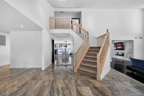 48 Westwood Ct, Woodbury, NY, 11797-2624 | Card Image