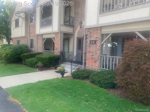 unit-8-42160 Woodward Ave, Bloomfield Hills, MI, 48304-5158 | Card Image