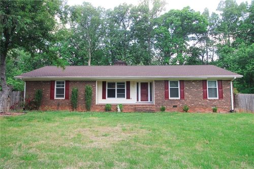 8012 Tam Oshanter Dr, Greensboro, NC, 27409-9676 | Card Image