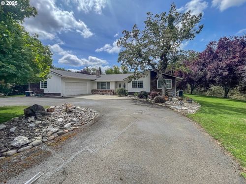 508 Cattle Dr, Roseburg, OR, 97470-9309 | Card Image