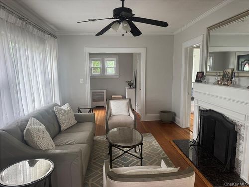 9 Castleton Ct, Oceanside, NY, 11572-2207 | Card Image