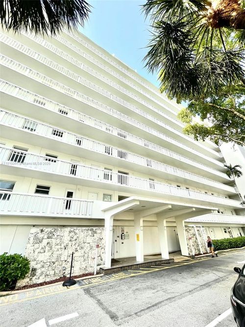 apt-405-2555 Ne 11th St, Fort Lauderdale, FL, 33304-3210 | Card Image