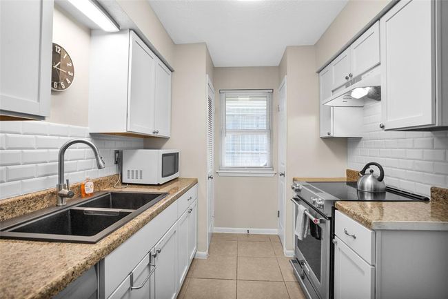 Apt A kitchen | Image 9