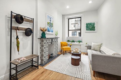 1w-514 E 82nd St, New York, NY, 10028-7153 | Card Image