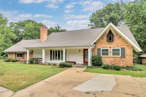 2210 Ivanhoe Cir, Grand Prairie, TX, 75050-2225 | Card Image