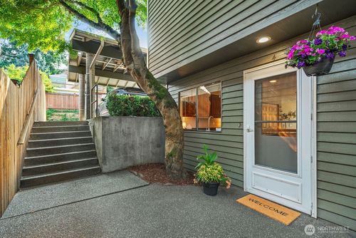 apt-4-5932 Fauntleroy Way Sw, Seattle, WA, 98136-1664 | Card Image
