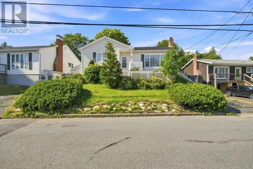 32 Penmore Dr, Mount Pearl, NL, A1N1T5 | Card Image
