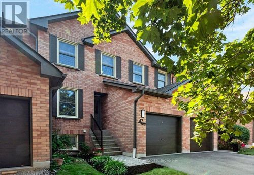 47-2915 Headon Forest Dr, Burlington, ON, L7M3Z6 | Card Image