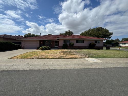 916 Bell Air Drive, Sacramento, CA, 95822 | Card Image