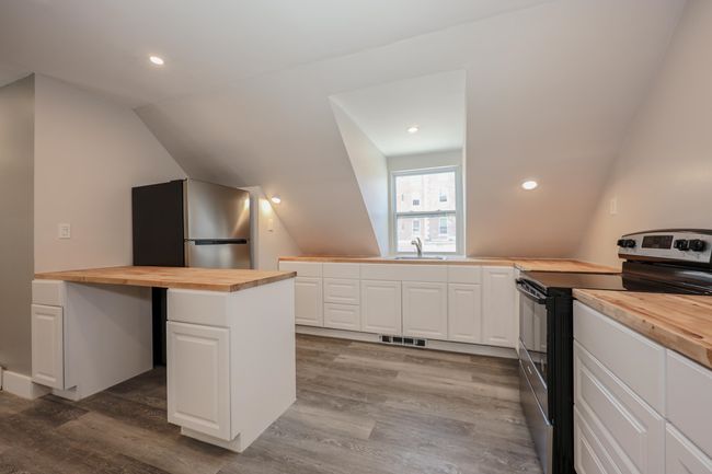 227 Pleasant St, Condo with 2 bedrooms, 2 bathrooms and null parking in Concord NH | Image 4