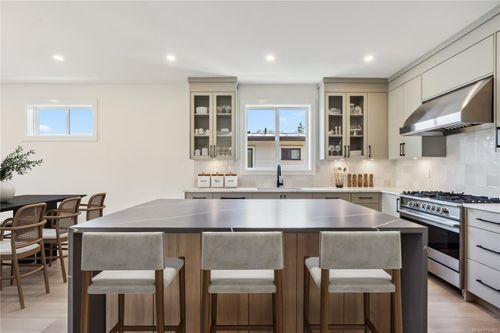 950 Tulip Ave, Victoria, BC, V8Z2P7 | Card Image