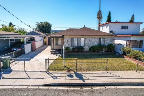 814 W Maple St, Compton, CA, 90220-1830 | Card Image