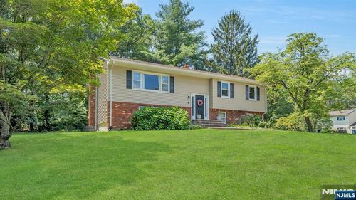 4 Dolores Dr, Ringwood, NJ, 07456-1816 | Card Image