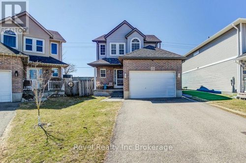 733 Southwood Way, Woodstock, ON, N4V1G5 | Card Image