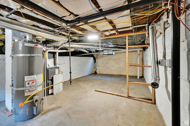Unfinished below grade area with strapped water heater | Image 18
