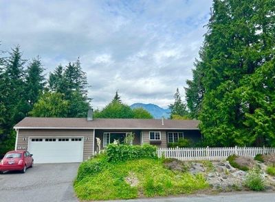 40382 Kintyre Dr, House other with 4 bedrooms, 3 bathrooms and 4 parking in Squamish BC | Image 3