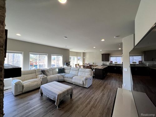 13788 Grandeur Ave, Shelby Twp, MI, 48315-2762 | Card Image