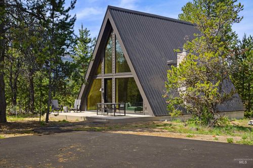 152 Forest Pl, Donnelly, ID, 83615-5047 | Card Image