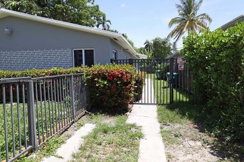 2-1283 Ne 109th St, Miami, FL, 33161-7329 | Card Image