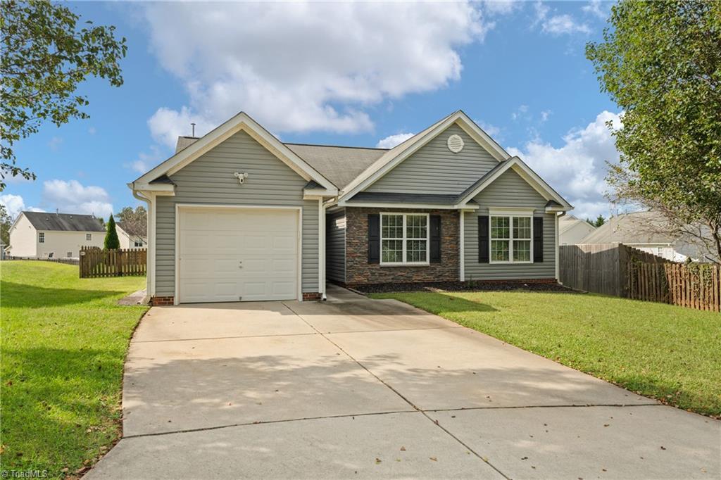 Bunkhouse Ct, Greensboro, NC 27405