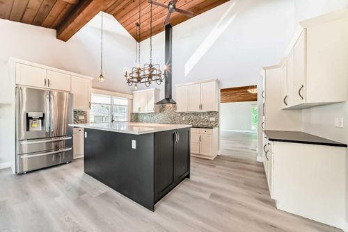 3020 Palliser Drive Sw, Calgary, AB, T2V4G2 | Card Image