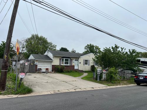 21 Pinetop Dr, Central Islip, NY, 11722-1908 | Card Image