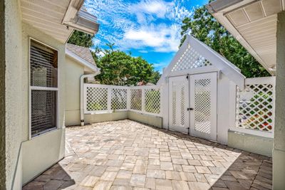 Front Courtyard | Image 3