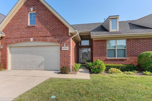 41240 English Oak Drive, Clinton Twp, MI, 48038 | Card Image