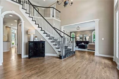 Entry foyer | Image 3