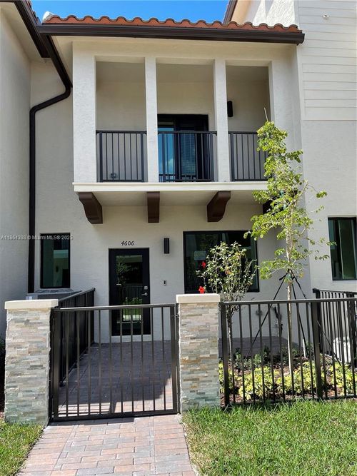 4606 Nw 83rd Path, Doral, FL, 33166-5951 | Card Image