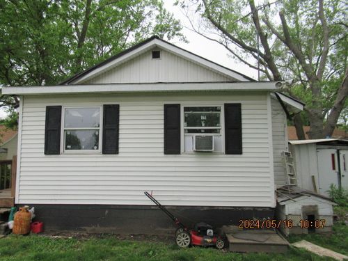 107 1/2 W 13th St, Tilton, IL, 61833-3059 | Card Image