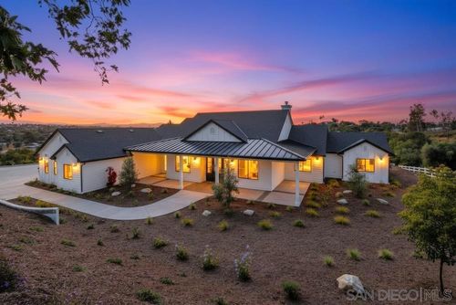 575 Twin Country Ln, Fallbrook, CA, 92028-9868 | Card Image
