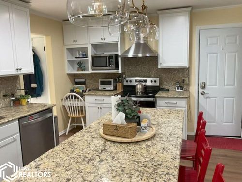 308 Sunrise Ln, Burlington, IA, 52601-1628 | Card Image