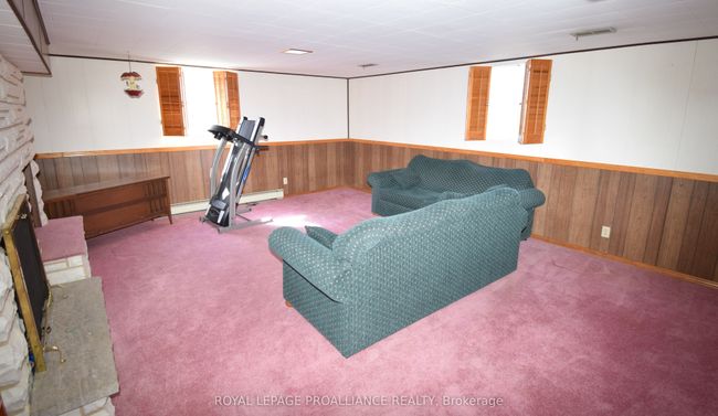 8 Walden Cir, House other with 3 bedrooms, 1 bathrooms and 4 parking in Belleville ON | Image 6