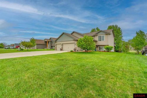 345 Horizon Dr, Le Center, MN, 56057-1345 | Card Image