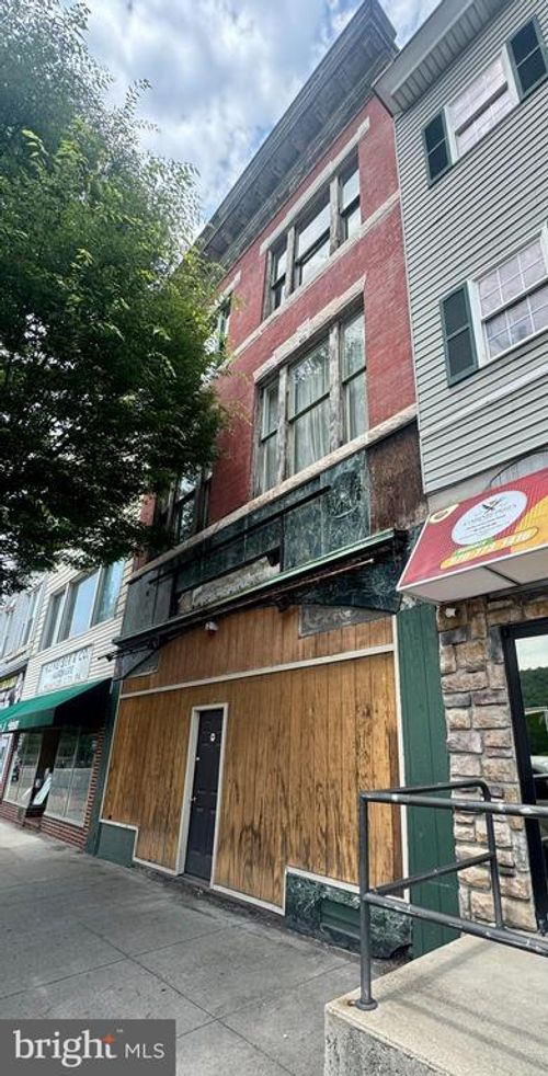 29 E Centre St, Mahanoy City, PA, 17948-2702 | Card Image