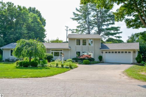 623 Edmar Drive, Traverse City, MI, 49686 | Card Image