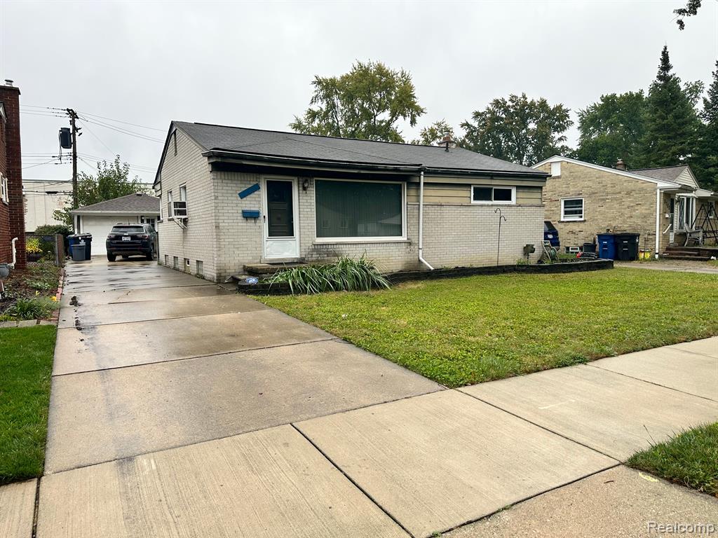 Shari Dr, Westland, MI 48185