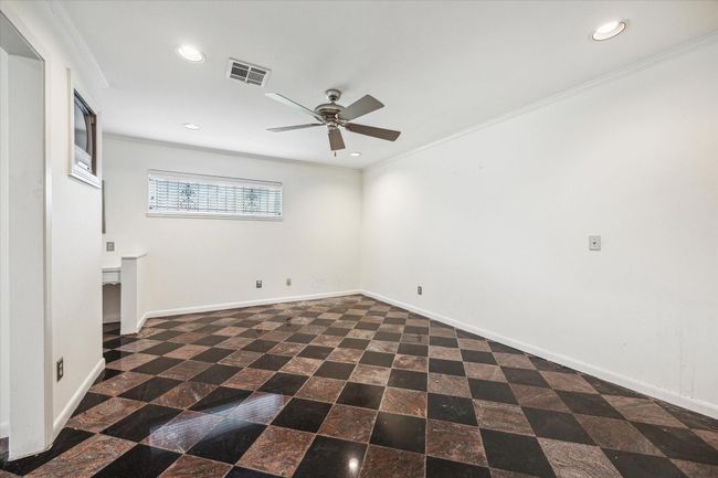Large bedrooms | Image 18
