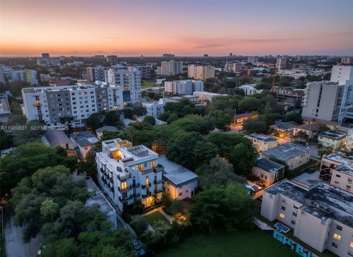 641 Nw 2nd St, MIAMI, FL, 33128-1552 | Card Image