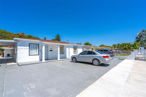 541 E 38th St, Hialeah, FL, 33013-2724 | Card Image