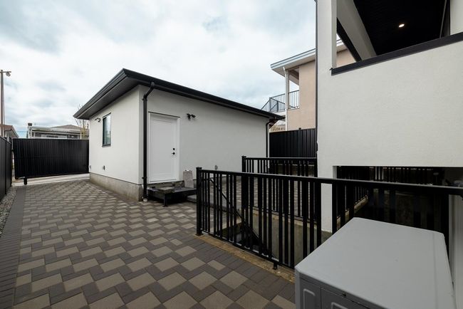 View of patio featuring a balcony and a jacuzzi | Image 36
