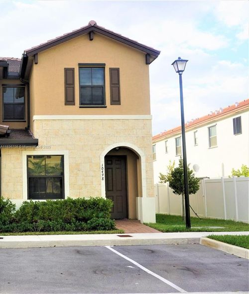 10498 W 33rd Way, Hialeah, FL, 33018-2111 | Card Image
