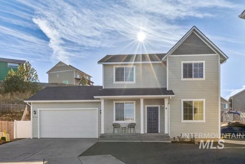 2415 White Ave, Moscow, ID, 83843-5097 | Card Image